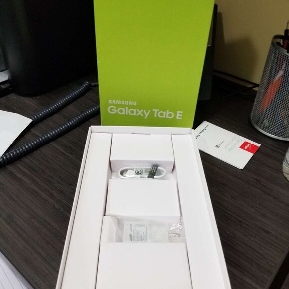 Samsung Galaxy TAB E 16GB,9.6"; WiFi+SIM Unlocked. Like new!!! - Picture 2 of 8